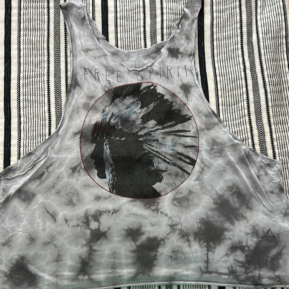 Source Unknown Black and White Graphic Crop Tank Top